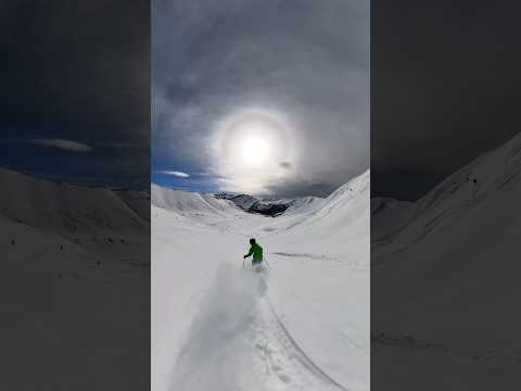 Spring skiing in the heart of the Canadian Rocky mountains. ♥️ #ski #skiing #lakelouise #family