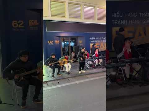 Hanoi Street Artist: Energetic Evening Jam | Live Music Series (Video 3) #artist #music #vietnam