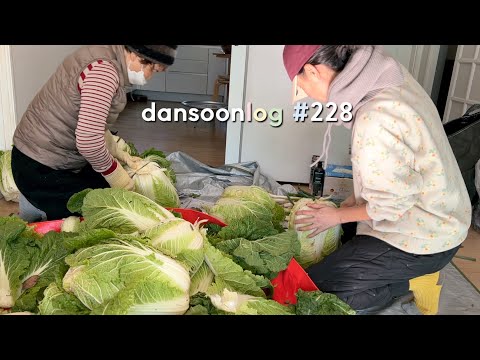 Autumn rural life in Korea vlog 228) Making kimchi with mom