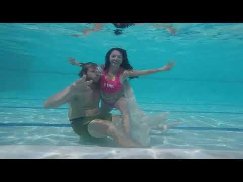 Aqua couple under water breath!