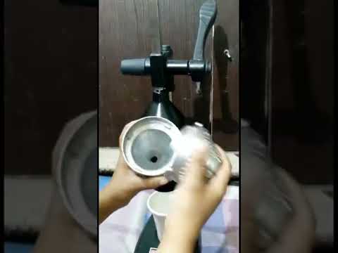 नए style का जूसर जो बिना fruit waste के हाथ से चलता है। #shorts #juicer #handjuicer