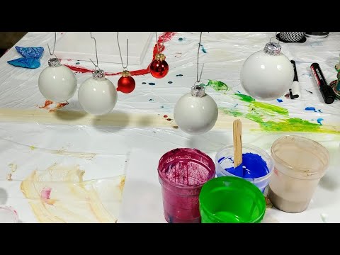 Acrylic pouring: Making DIY Christmas balls / bulbs ornaments and a new "dip in cup" technique