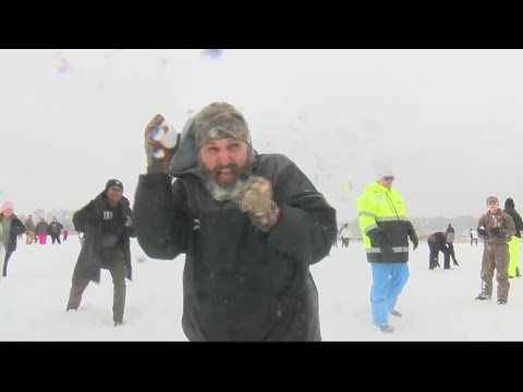 Maumelle community members gather for big snowball battle