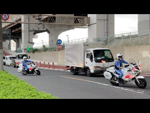 昼間の小菅出口で一時不停止をした車が白バイに猛追される瞬間‼️