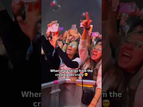 Crowd goes CRAZY during “The Kill” 🤯🔥