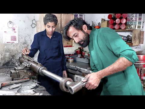 This young mechanic is amazing in repairing hydraulic cylinders