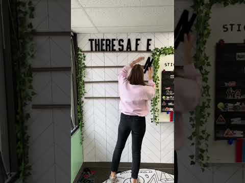 How to Make a Classroom Letter Board!