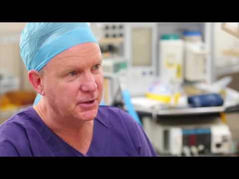 What is the difference between a plastic surgeon and a cosmetic surgeon?