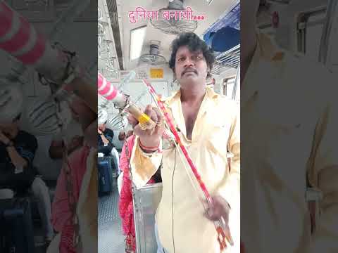 Mumbai Local train Artist playing popular Hindi song | Duniya Banane wale #localtrainmumbai #artist