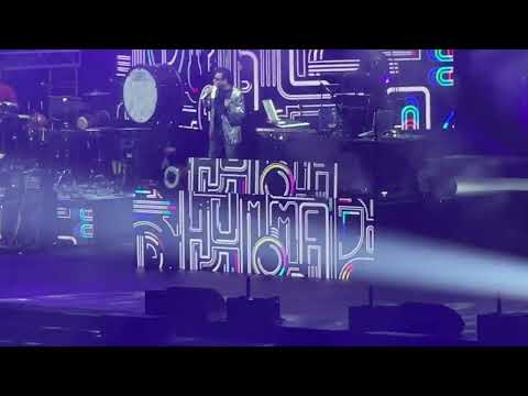 AR Rahman Live in Concert Abu Dhabi - Andha Arabi Kadaloram Song | Bombay | அந்த அரபி கடலோரம்