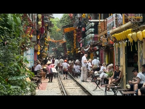 Hanoi train street :Most dangerous street in the Vietnam 🇻🇳