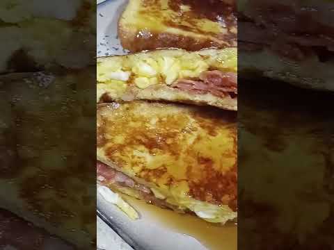 French Toast stuffed with Eggs and Bacon 😋😋😋😋