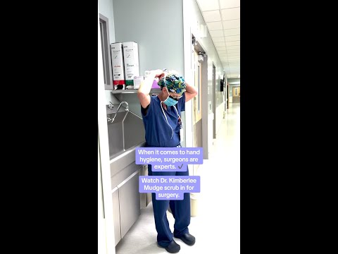 How Surgeons Scrub In