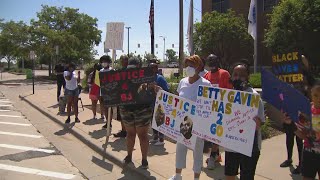 Rally held outside Joliet Police Headquarters after arrest video of man released