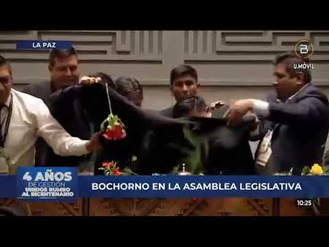 Partidarios de Evo Morales lanzan agua y tomate e impiden cuenta publica de Luis Arce en Bolivia