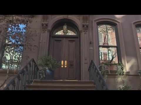 'And Just Like That': Carrie Bradshaw's iconic NYC apartment is now getting a gate