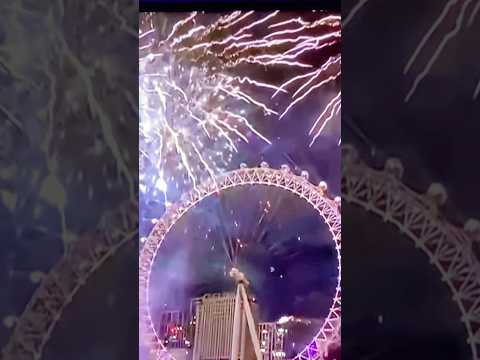 Happy New Year 2025 in London🇬🇧🎆#shortsvideo #happynewyear #newyear #london #happynewyear2025