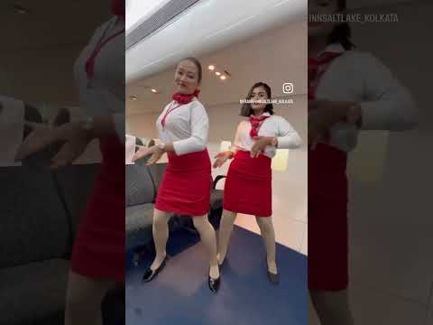 Our girls also following the trends! #frankfinn #saltlakecity #cabincrew #career #aviation