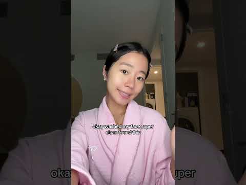 Get unready with me using my sister’s vanity!