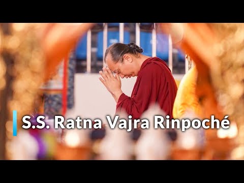 Biografía  breve de S.S.  Ratna Vajra Sakya Trizin 42