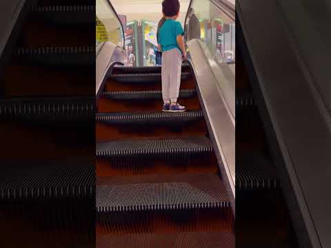 Cute😍😀😂baby going on #escalator very calmly