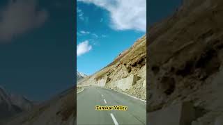 Beautiful roads in Zanskar Valley, Ladakh #shorts #delhiwalker