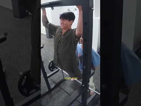 Jimin Helping Jungkook In His Workout 😂 Suga Can't Understand Why They Do It 😅 #shorts #jimin