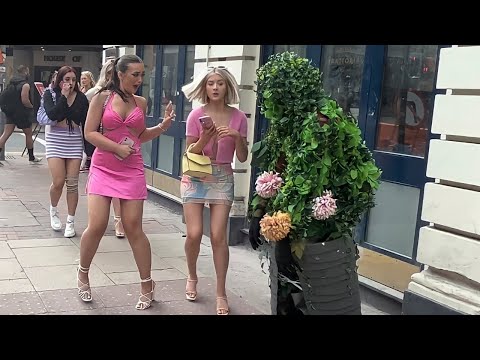 Bush Man Got Everyone Screaming Yesterday With Scare Prank!