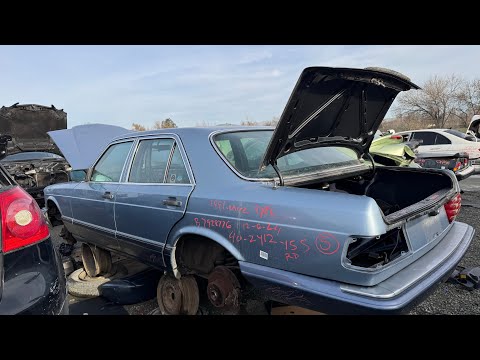 1991 Mercedes-Benz W126 at Junkyard