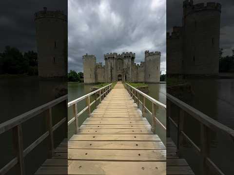 Would you live in this gorgeous English castle? There’s a twist…. #BodiamCastle