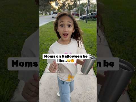 MOMS ON HALLOWEEN BE LIKE🤣🎃 #dlafam #funny