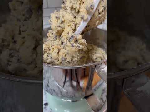 A cool day call for some yummy chocolate chip cookies 🤤☺️ #bakingasmr #ThatGoodGoodASMR #momlife