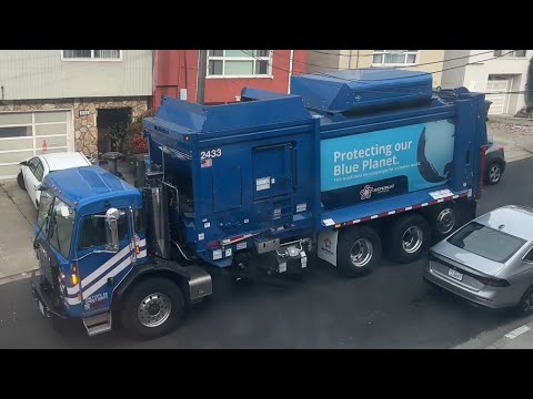 2022 PETERBILT 520 McNeilus ZR27 #2433 - Yard Waste