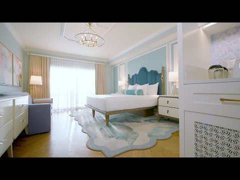 Disney's Grand Floridian Resort & Spa Deluxe King Room - Club Level with Day Bed | Walt Disney World