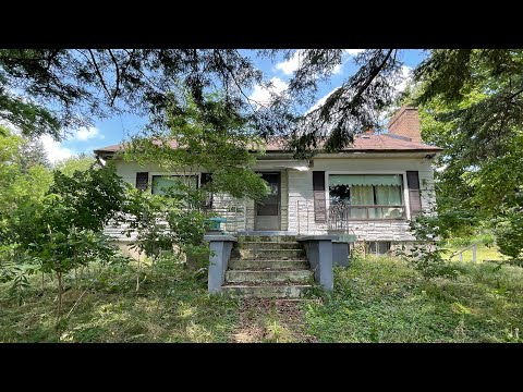 Exploring a Serial Killer’s Creepy ABANDONED House In The Woods | PARANORMAL ACTIVITY?!?!