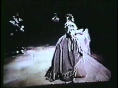 Joan Sutherland (filmed from backstage)  Puritani ~