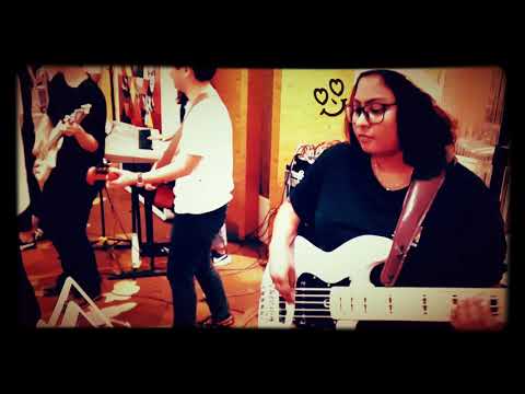 ‎@rachelplaysbass  | Bass Cover | We Wish You A Merry Xmas