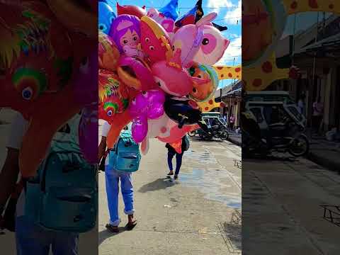 Balloons Colors The Street With This Old Man Balloon Vendor🎈🇵🇭#balloons #lobo #balloon #akoaymaylobo