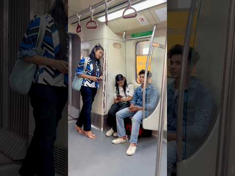 Last main kya hua 😍 metro prank 😛 #shorts #shortsfeed #prankdekhoindia #funny #prankkids #metro