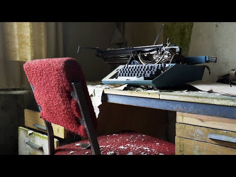 Exploring the Abandoned Hotel Atlantis - 20 Years of Decay!