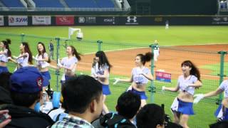 20140406 - Lamigo VS Lions - 新加油舞(藍寅倫)