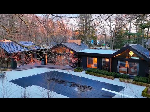 Modern Luxury Bungalow In Lorne Park | Ontario Canada