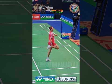 Axelsen accidentally hit his own leg 🫠💥🔥#badminton #viktoraxelsen#axelsen #jonathanchristie #shorts