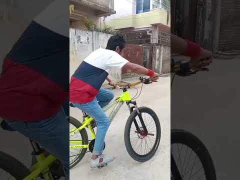 Amazing Bike Ka Stunt #yt #cycler #youtubeshorts #subscribe #cyclestunt #cyclec #youtubevideos #shor