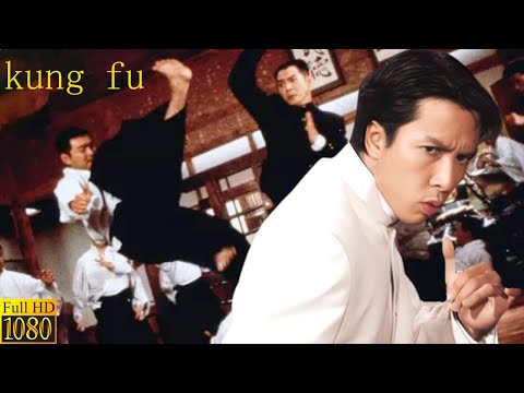 Kung Fu Movie!A group of Japanese samurai chase a young man,only to discover his impressive kung fu.