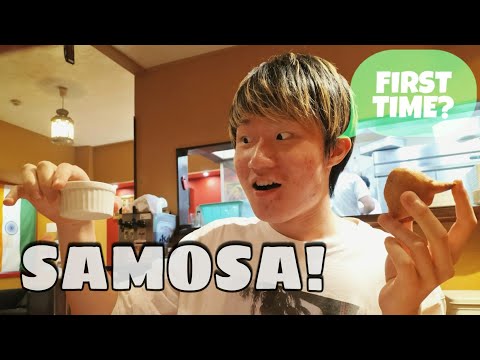 FOREIGNER TRYING SAMOSA FOR THE FIRST TIME 🤩| Indian Food Reaction