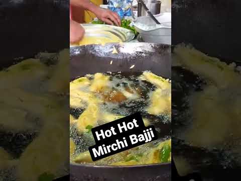 #hyderabadstreetfood #streetfood #mirchibajji #indianstreetfood #snacks #bajjirecipe #bajji