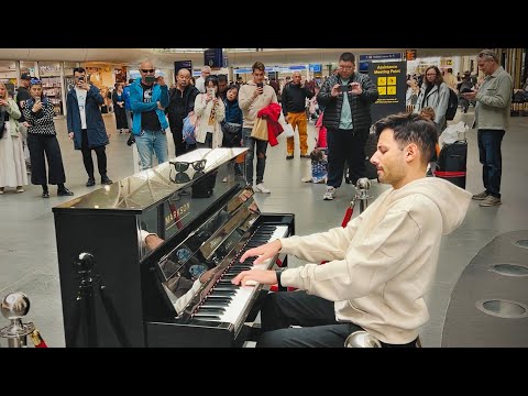 Harry Potter King's Cross Station Piano Performance London