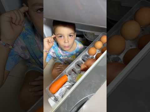 didn't notice the child at the refrigerator 😂 #tiktok #funnyclips #funnycomedy #funnyshorts #funny