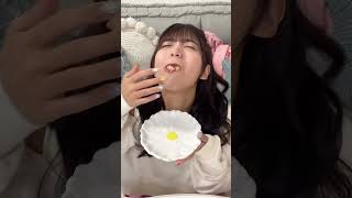 女でも絵文字の食べ物を一口で食べれるのか？ #shorts